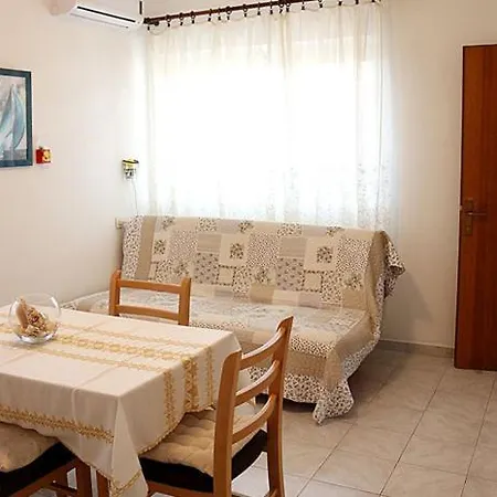Daire Diego Sveta Nedelja (Hvar)