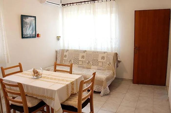 Daire Diego Sveta Nedelja (Hvar)